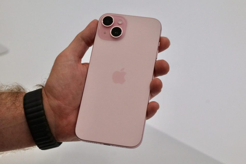 Giá iPhone 15 Pro Max màu hồng