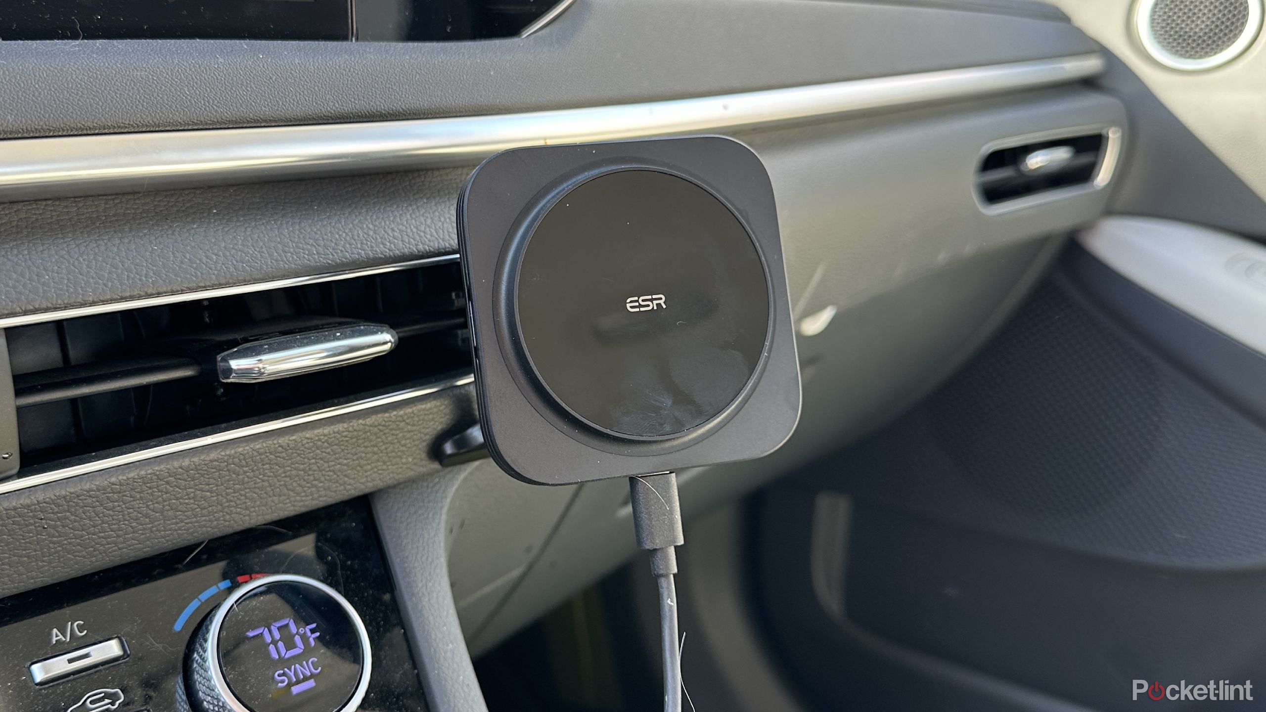 ESR Qi2 15W car mount charger review